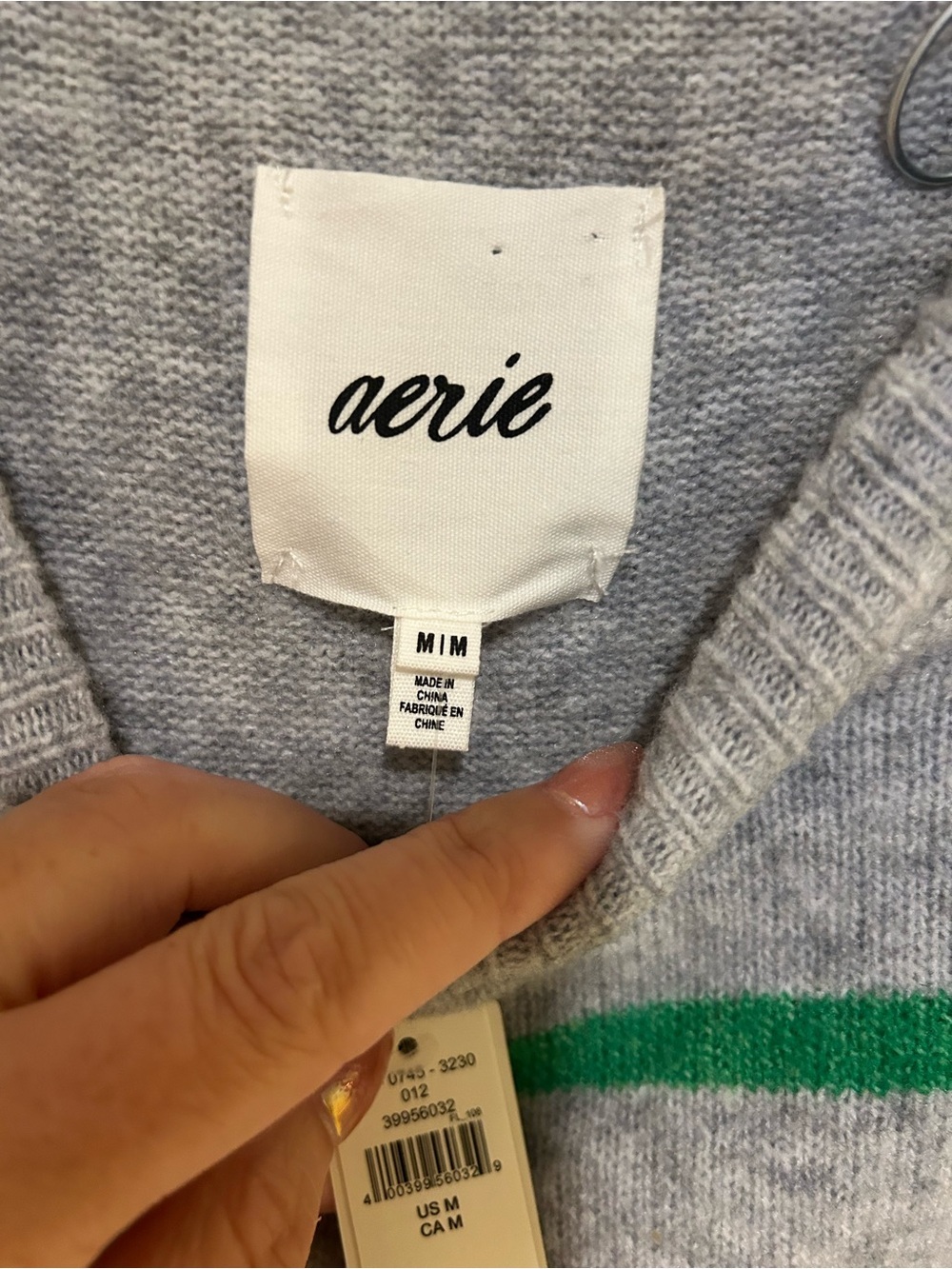 aerie NWT Men’s Gray Crewneck Sweater with Green Stripes Size Medium - Picture 3 of 8